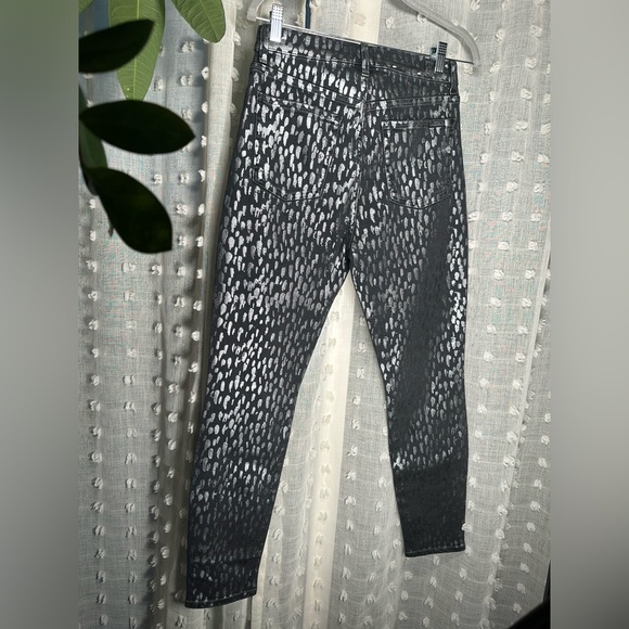 NWOT SEVEN FOR ALL MANKIND jeans BL/Metallic silver cheetah print SZ:29 - Picture 3 of 6